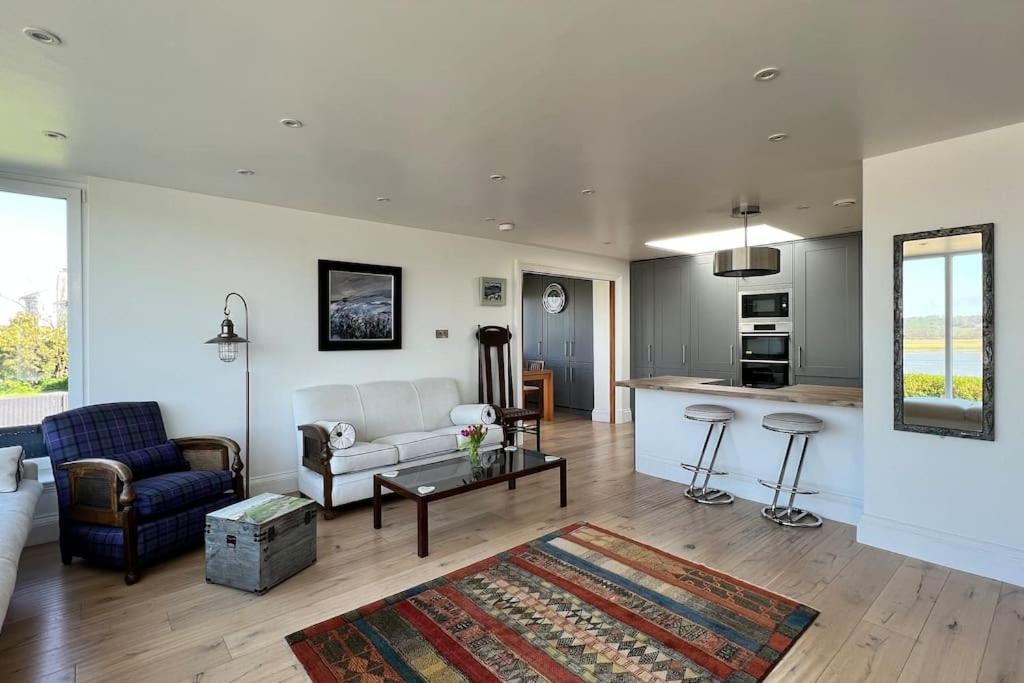 Shorepark - Waterfront Cottage With Stunning Views Dumfries Kültér fotó